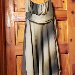 💜3/$10💜Lovely olive tones in this flowy dress